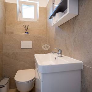 Hrvatska, Vir, dvojna kuća s bazenom i pogledom na more, 187 m²