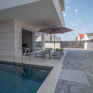 Hrvatska, Vir, dvojna kuća s bazenom i pogledom na more, 187 m²