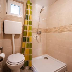 Hrvatska, Zadar, Jovići – Mala kamena kuća na zemljištu od 760 m², 32 m² stambenog prostora