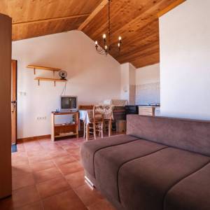 Hrvatska, Zadar, Jovići – Mala kamena kuća na zemljištu od 760 m², 32 m² stambenog prostora