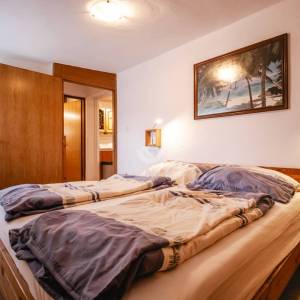 Hrvatska, Zadar, otok Vir – Apartmanska kuća s 2 namještena apartmana, 500 m od plaže, idealna za turistički najam, u mirnom ok...