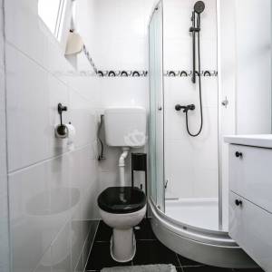 Hrvatska, Zadar, otok Vir – Apartmanska kuća s 2 namještena apartmana, 500 m od plaže, idealna za turistički najam, u mirnom ok...