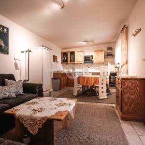 Hrvatska, Zadar, otok Vir – Apartmanska kuća s 2 namještena apartmana, 500 m od plaže, idealna za turistički najam, u mirnom ok...