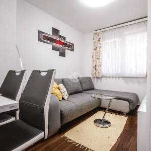 Hrvatska, Zadar, otok Vir – Apartmanska kuća s 2 namještena apartmana, 500 m od plaže, idealna za turistički najam, u mirnom ok...