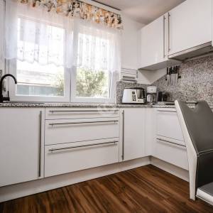 Hrvatska, Zadar, otok Vir – Apartmanska kuća s 2 namještena apartmana, 500 m od plaže, idealna za turistički najam, u mirnom ok...