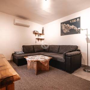 Hrvatska, Zadar, otok Vir – Apartmanska kuća s 2 namještena apartmana, 500 m od plaže, idealna za turistički najam, u mirnom ok...