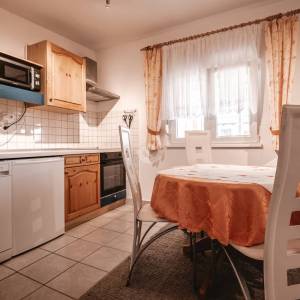 Hrvatska, Zadar, otok Vir – Apartmanska kuća s 2 namještena apartmana, 500 m od plaže, idealna za turistički najam, u mirnom ok...