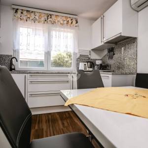 Hrvatska, Zadar, otok Vir – Apartmanska kuća s 2 namještena apartmana, 500 m od plaže, idealna za turistički najam, u mirnom ok...