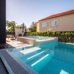 Hrvatska, Zadar, Privlaka – luksuzna vila s bazenom i whirlpoolom, 198 m², 130 m do plaže