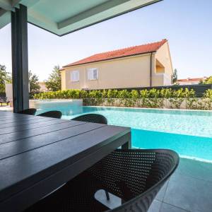 Hrvatska, Zadar, Privlaka – luksuzna vila s bazenom i whirlpoolom, 198 m², 130 m do plaže