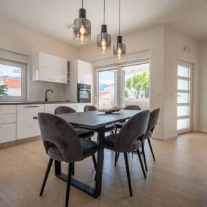 Hrvatska, Zadar, Vinjerac - Moderan stan u prizemlju s terasom, pogledom na more i dva parkirna mjesta