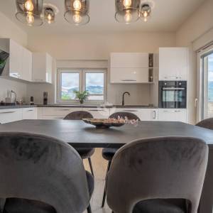 Hrvatska, Zadar, Vinjerac - Moderan stan u prizemlju s terasom, pogledom na more i dva parkirna mjesta