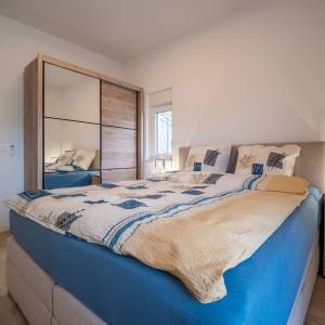 Hrvatska, Zadar, Vinjerac - Moderan stan u prizemlju s terasom, pogledom na more i dva parkirna mjesta