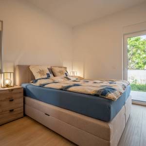 Hrvatska, Zadar, Vinjerac - Moderan stan u prizemlju s terasom, pogledom na more i dva parkirna mjesta