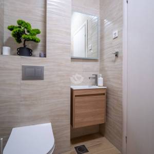 Hrvatska, Zadar, Vinjerac - Moderan stan u prizemlju s terasom, pogledom na more i dva parkirna mjesta