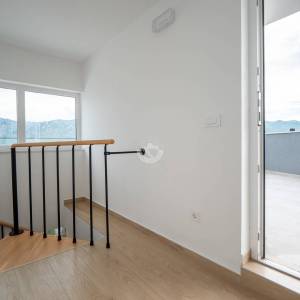 Hrvatska, Zadar, Vinjerac – penthouse s krovnom terasom i pogledom na more