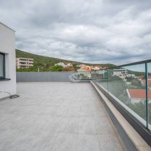 Hrvatska, Zadar, Vinjerac – penthouse s krovnom terasom i pogledom na more
