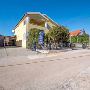 Hrvatska, Zadar, Vir – Dvostambena kuća s dvije odvojene stambene jedinice, 106 m²