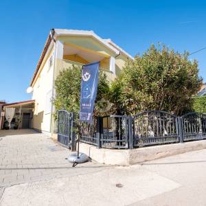 Hrvatska, Zadar, Vir – Dvostambena kuća s dvije odvojene stambene jedinice, 106 m²