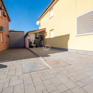 Hrvatska, Zadar, Vir – Dvostambena kuća s dvije odvojene stambene jedinice, 106 m²