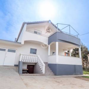 Hrvatska, Zadar, Vrsi, Kuća 140m², s garažom i odvojenim stanom