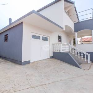 Hrvatska, Zadar, Vrsi, Kuća 140m², s garažom i odvojenim stanom