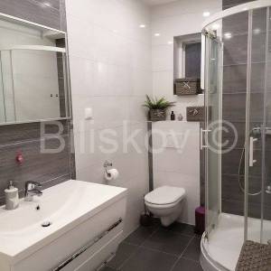 Hvar kuća sa 8 apartmana, 500 m2 stambeno, parking, garaža