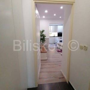 Hvar kuća sa 8 apartmana, 500 m2 stambeno, parking, garaža