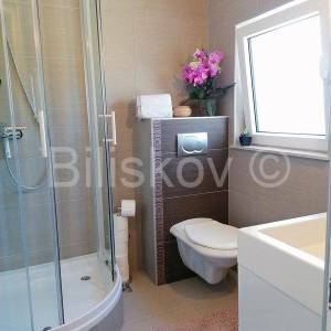 Hvar kuća sa 8 apartmana, 500 m2 stambeno, parking, garaža