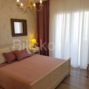 Hvar kuća sa 8 apartmana, 500 m2 stambeno, parking, garaža