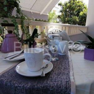 Hvar kuća sa 8 apartmana, 500 m2 stambeno, parking, garaža