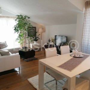 Hvar kuća sa 8 apartmana, 500 m2 stambeno, parking, garaža