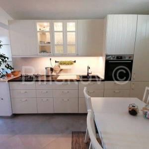 Hvar kuća sa 8 apartmana, 500 m2 stambeno, parking, garaža