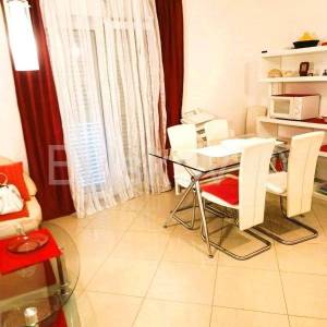 Hvar, otok Hvar - dva apartmana s parkingom u zgradi