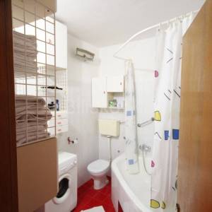 Hvar, prodaja, četverosoban stan, prvi red do mora