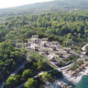 Hvar, Sućuraj, građ. zemljište s pravomoćnom g. dozvolom