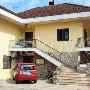 Hvar, Vrboska kuća sa 4 jedinice, 1300 m2 