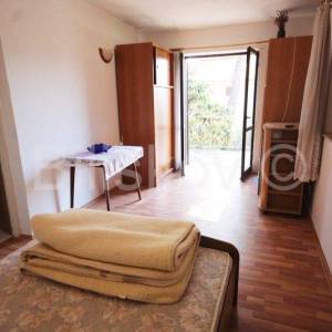 Hvar, Vrboska, manja kuća 50m od mora