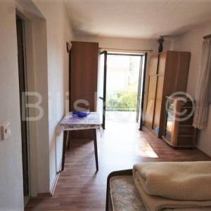 Hvar, Vrboska, manja kuća 50m od mora