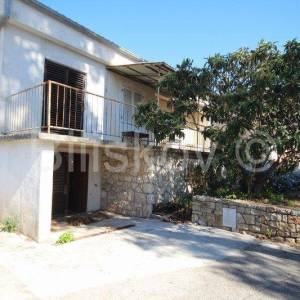 Hvar, Vrboska, manja kuća 50m od mora