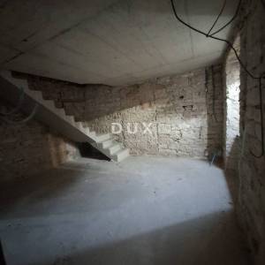 ISTRA, BALE - kuća i pomoćni objekt u centru