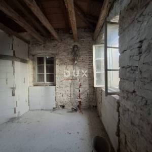 ISTRA, BALE - kuća i pomoćni objekt u centru