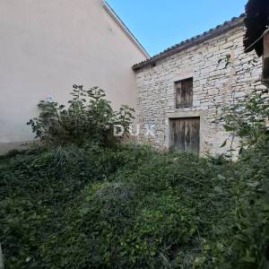 ISTRA, BALE - kuća i pomoćni objekt u centru