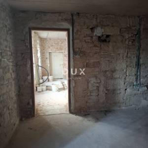 ISTRA, BALE - kuća i pomoćni objekt u centru