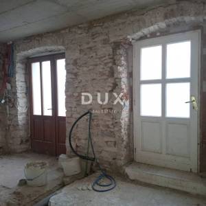 ISTRA, BALE - kuća i pomoćni objekt u centru