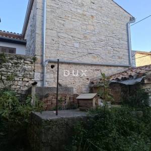 ISTRA, BALE - kuća i pomoćni objekt u centru