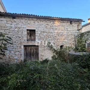 ISTRA, BALE - kuća i pomoćni objekt u centru