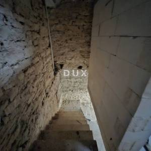 ISTRA, BALE - kuća i pomoćni objekt u centru