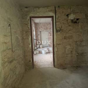 ISTRA, BALE - kuća i pomoćni objekt u centru