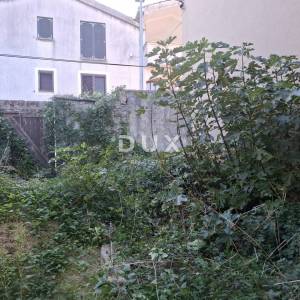 ISTRA, BALE - kuća i pomoćni objekt u centru